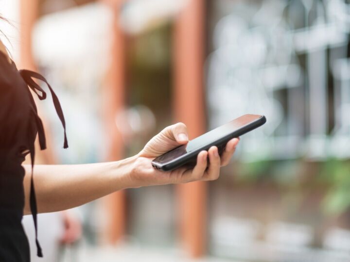 Les avantages des SMS par rapport aux autres moyens de communication