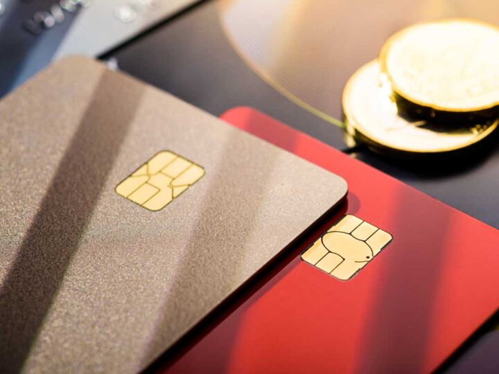 Cartes de crédit vs cartes de débit : Quelle est la différence ?