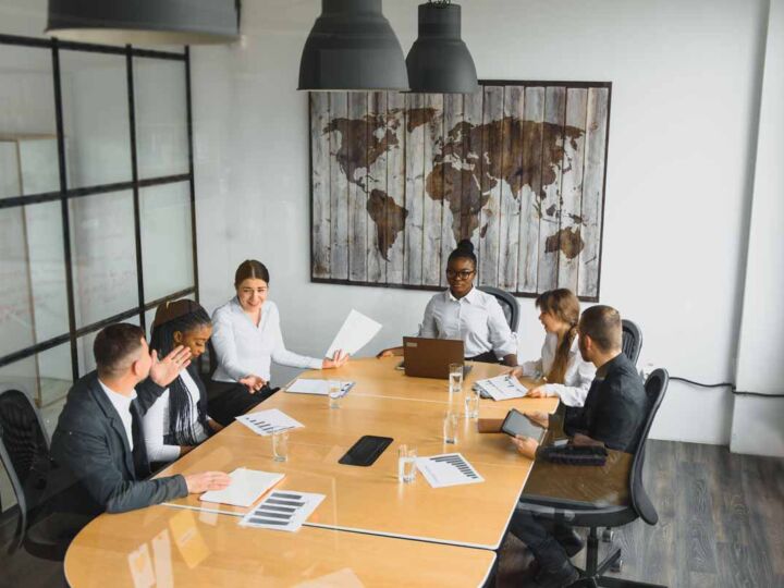 Comment créer un environnement de travail hybride attrayant ?