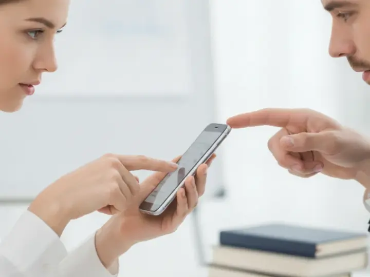 Épingler un message dans une conversation WhatsApp