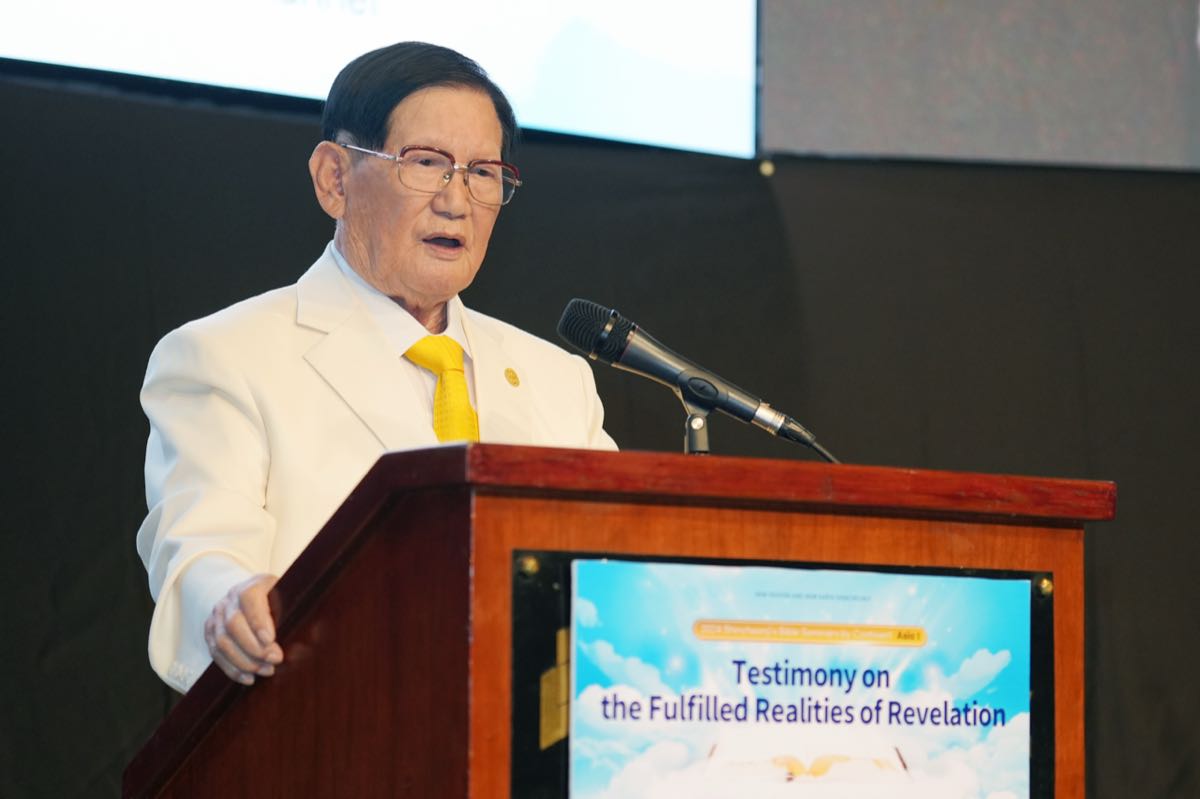 Lee Man-hee, président de Shincheonji Église de Jésus, s'exprimant lors d'un séminaire biblique